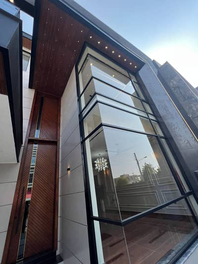 10 Marla Brand New House for Sale