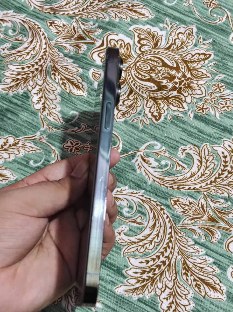 Apple iPhone 13 Pro Max 4