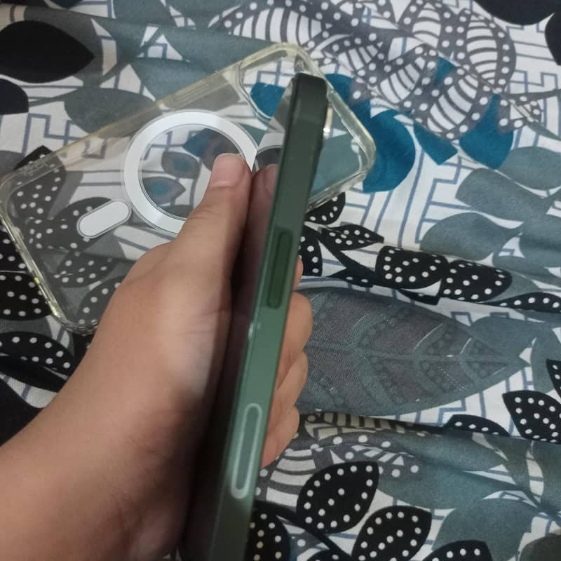 Apple iPhone 13 1