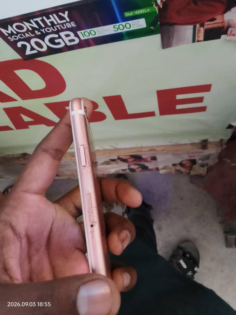 Apple iPhone 6S Plus 4