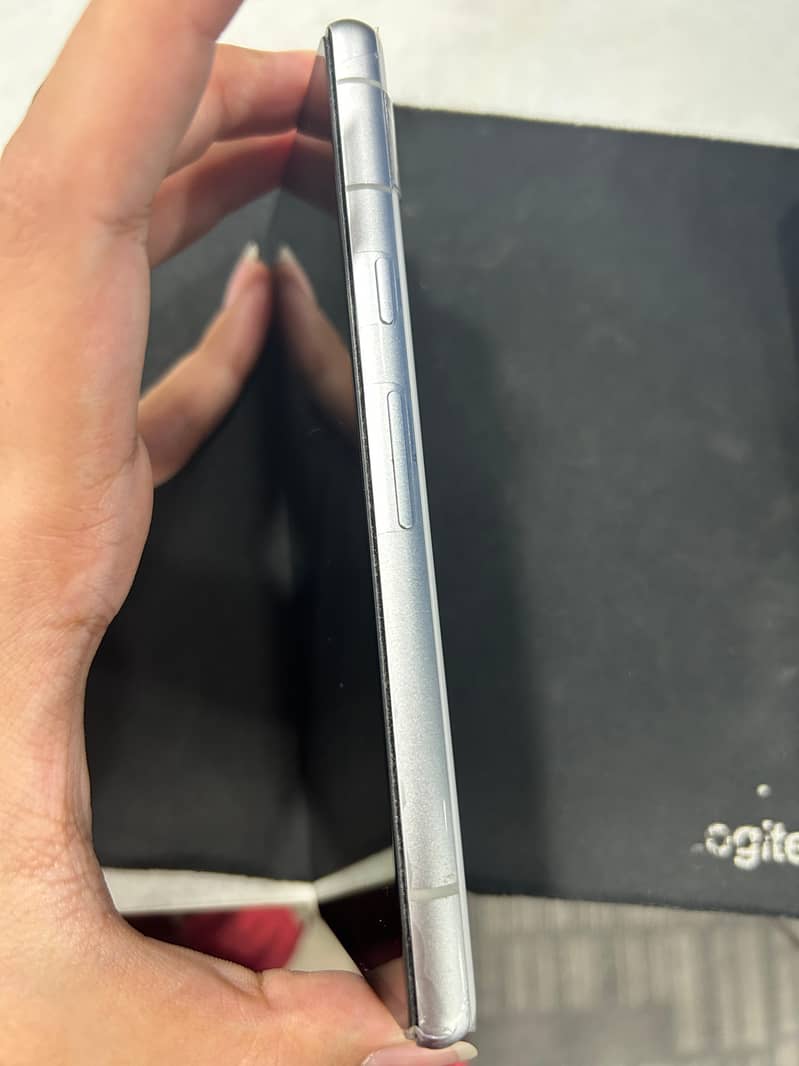 Google Pixel 7a 2