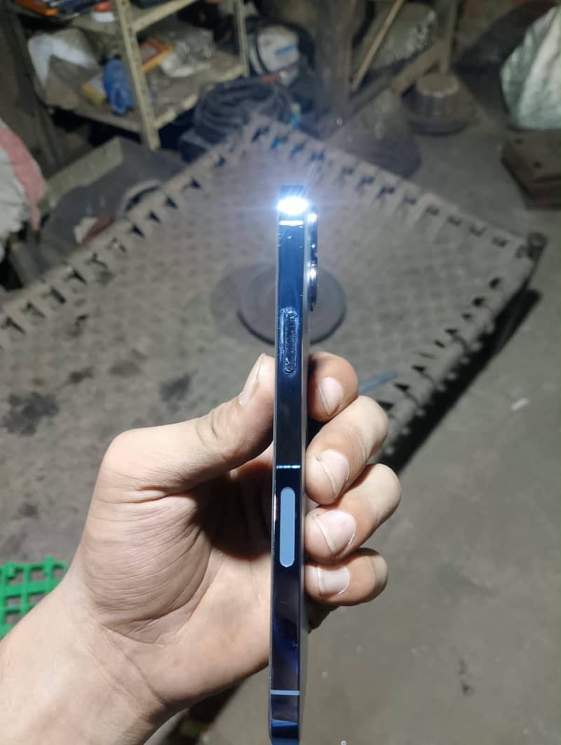 Apple iPhone 13 Pro Max 1