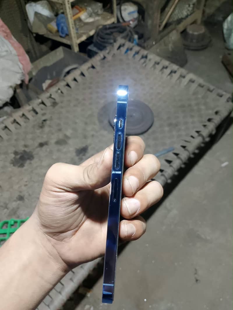 Apple iPhone 13 Pro Max 2