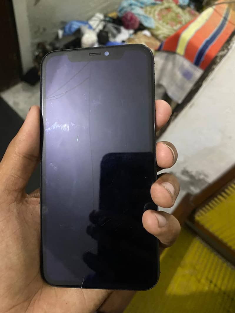 Apple iPhone 11 4