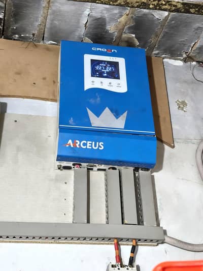 Crown Arceus 5.5KW hybrid inverter in Perfect condition