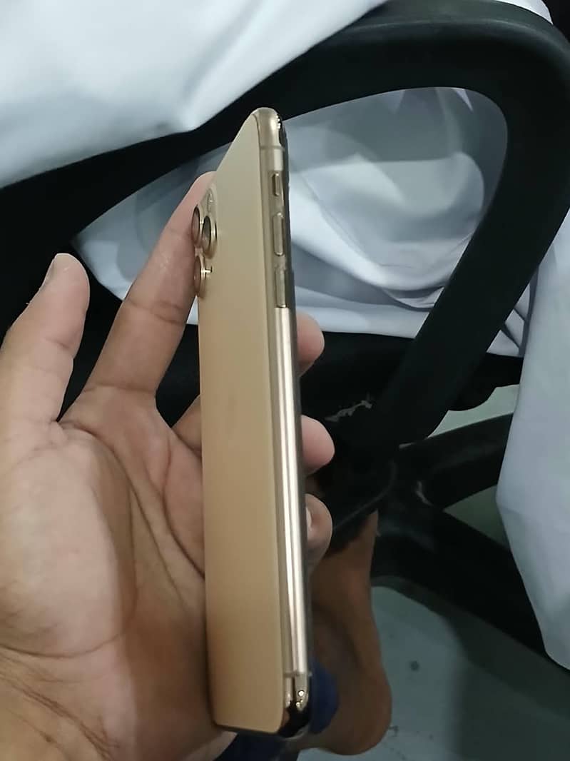 Apple iPhone 11 Pro Max 1