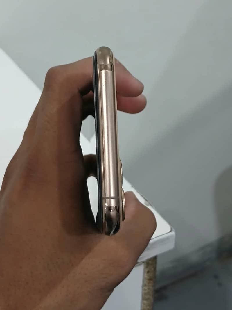Apple iPhone 11 Pro Max 2