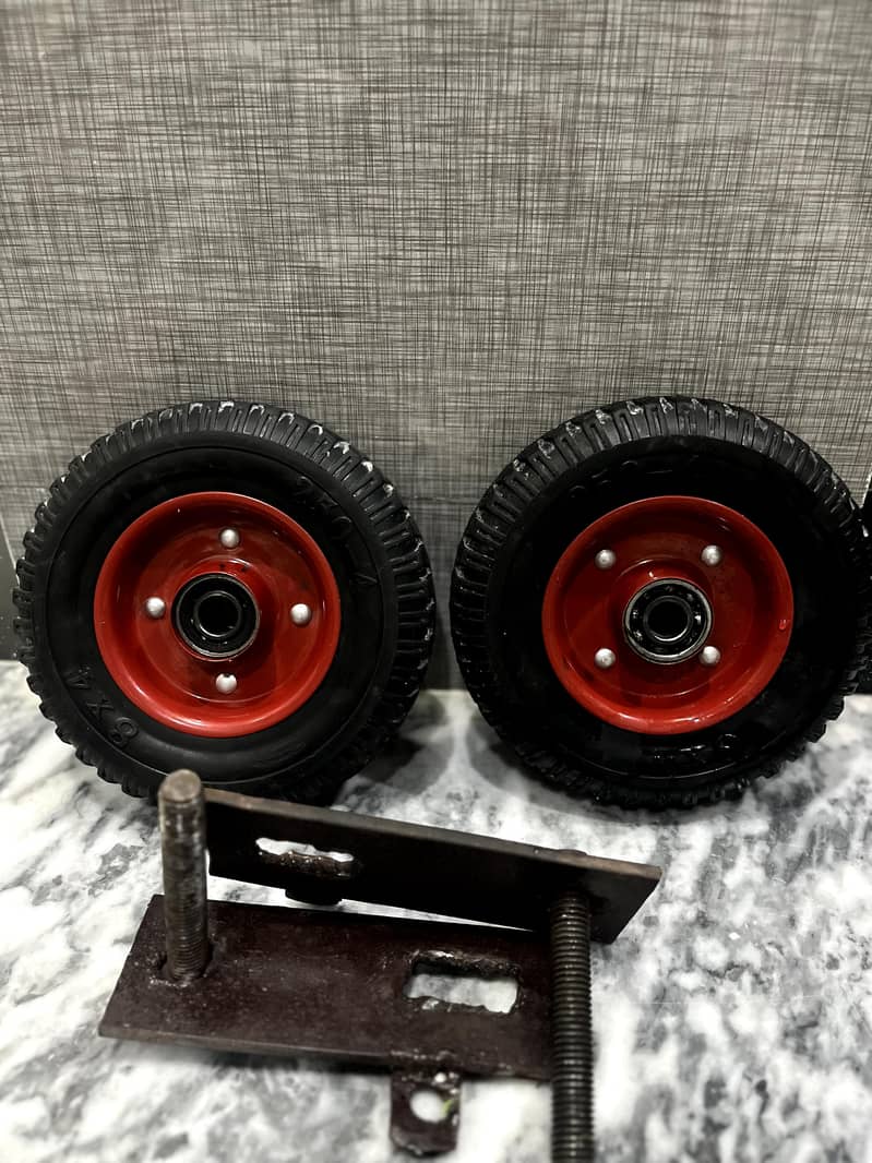 Adjustable Training Wheels / Support Wheels for E-Scooter 1
