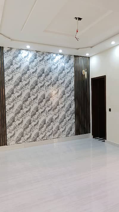 I RENT OUT A 8 MARLA UPPER PORTION IN BAHRIA ORCHARD LAHORE PHASE 2 B-BLOCK NEAR TO MARKET SCHOOL AND MOSQUE