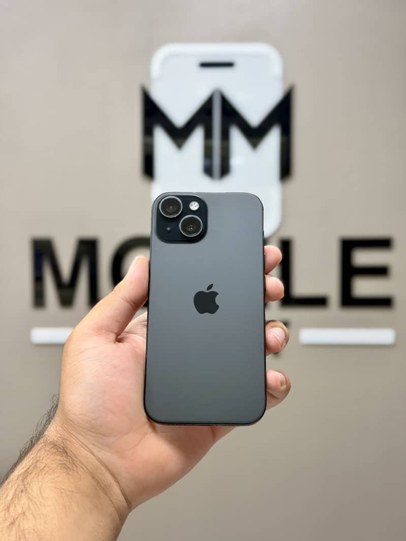iPhone 15 4