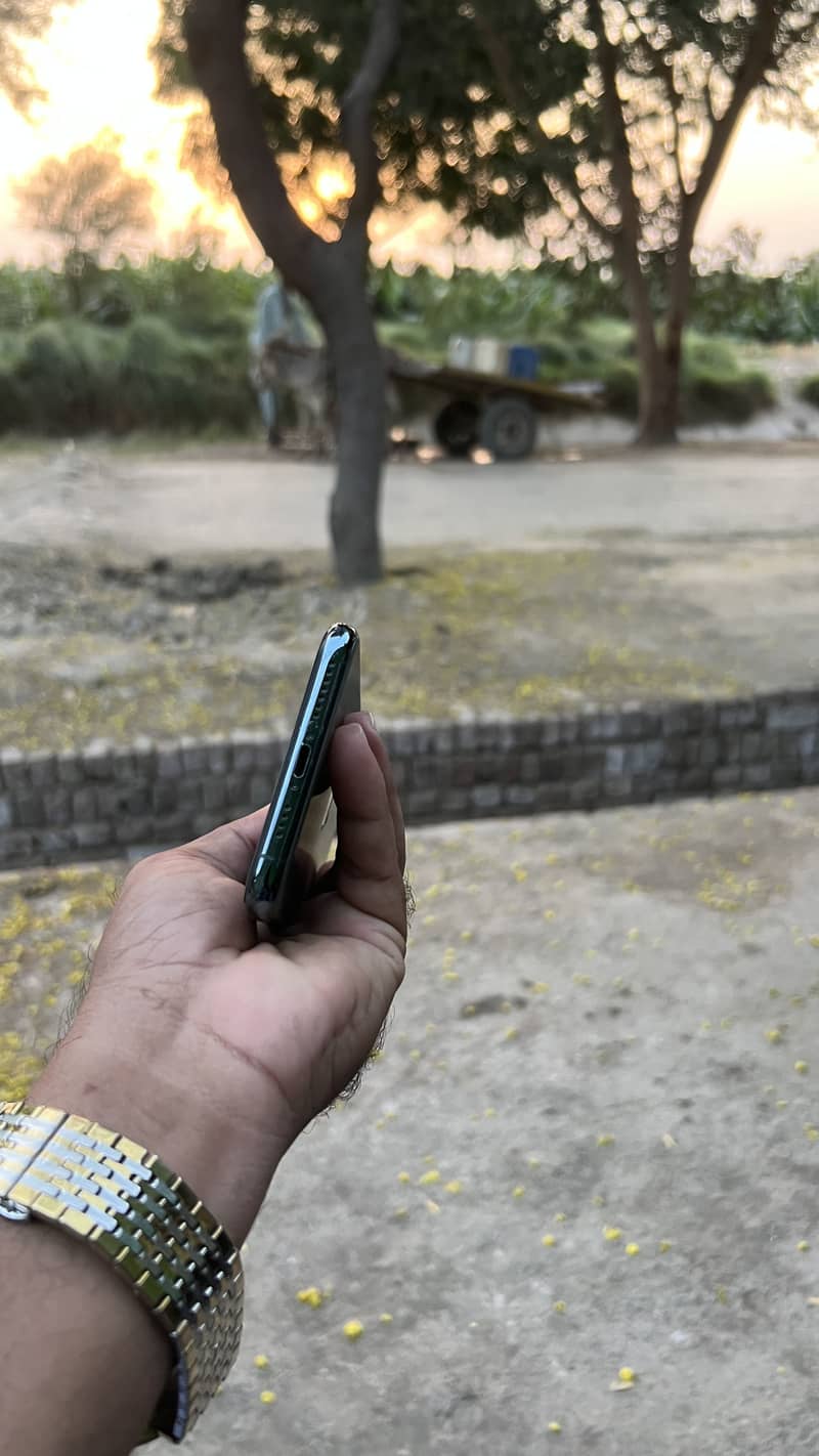 iPhone 11 Pro Max 0