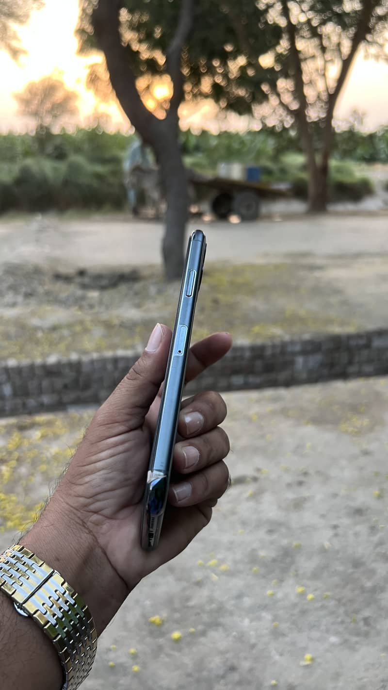 iPhone 11 Pro Max 1