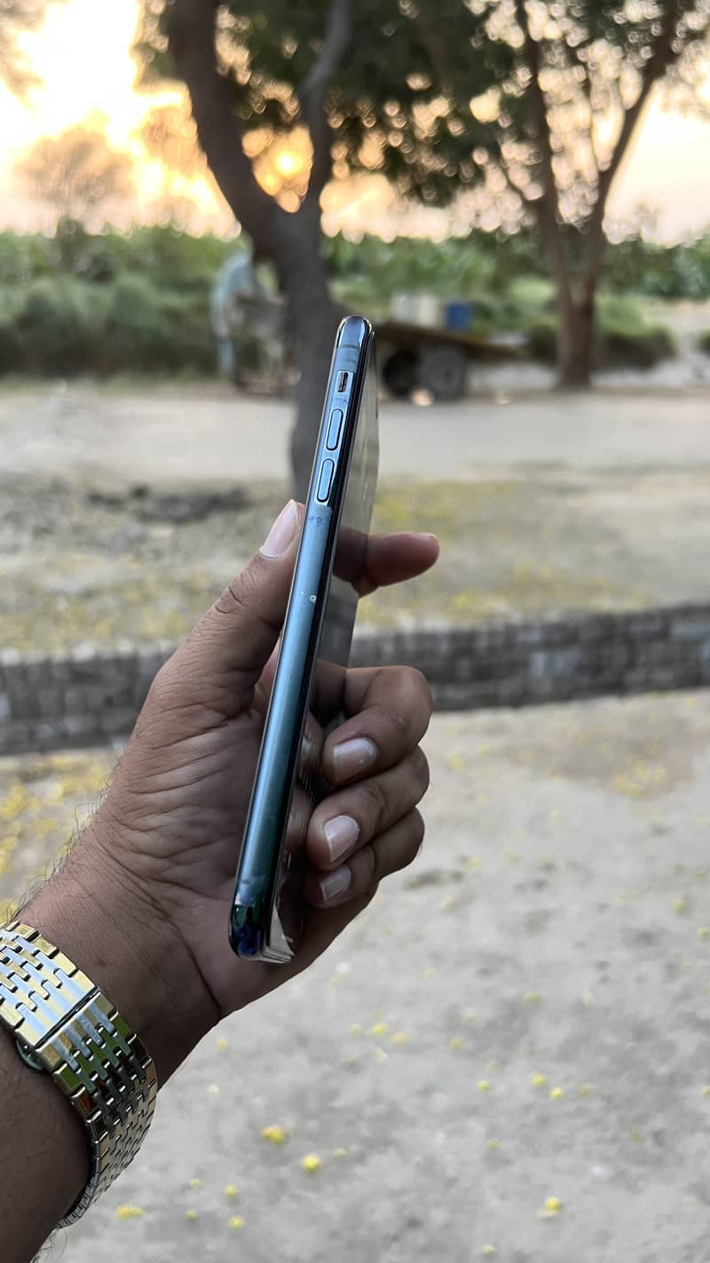 iPhone 11 Pro Max 2