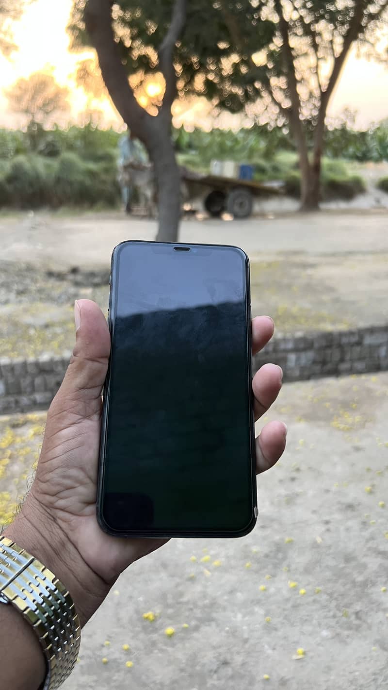 iPhone 11 Pro Max 4