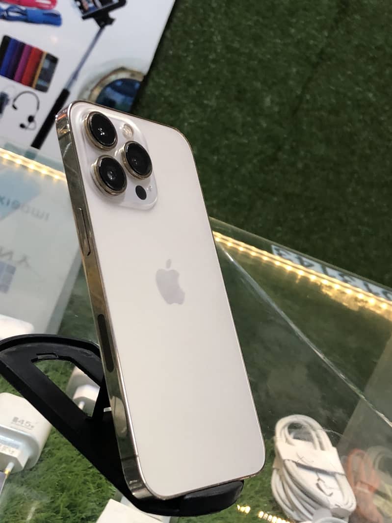 Apple iPhone 13 Pro 1