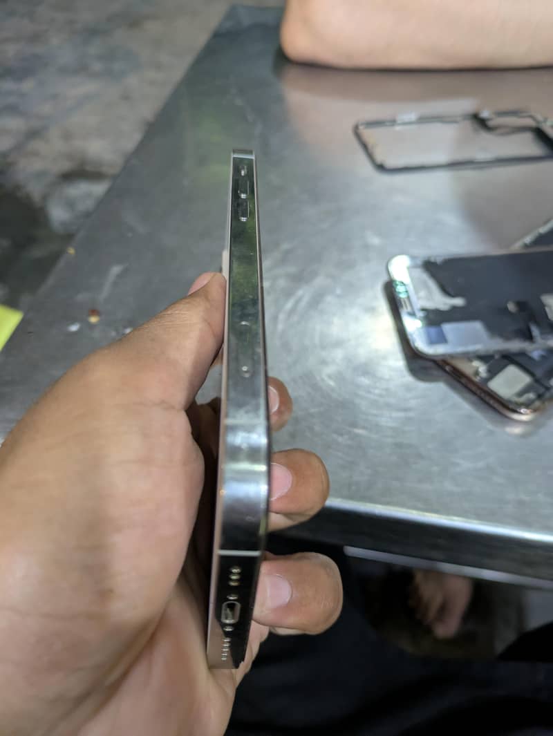 Apple iPhone 12 Pro 4