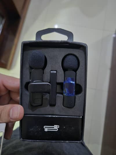 Bluetooth microphone set of 2 , c-type 10/10 condition