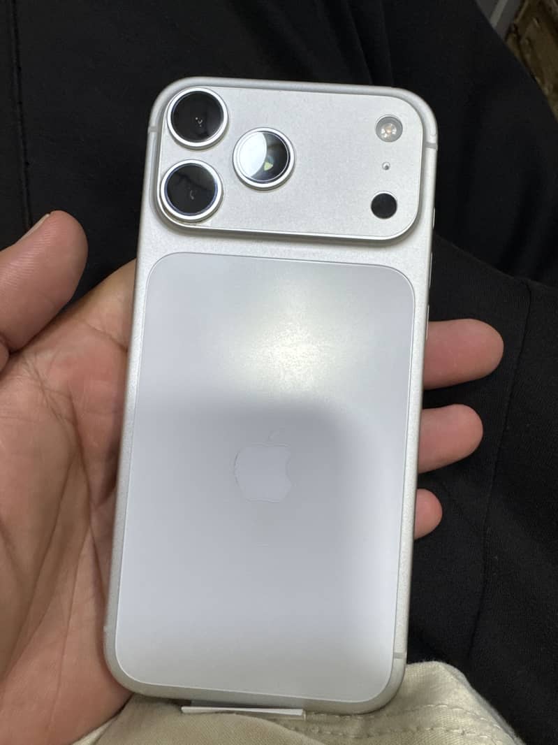 Apple iPhone 17 Pro Max 0