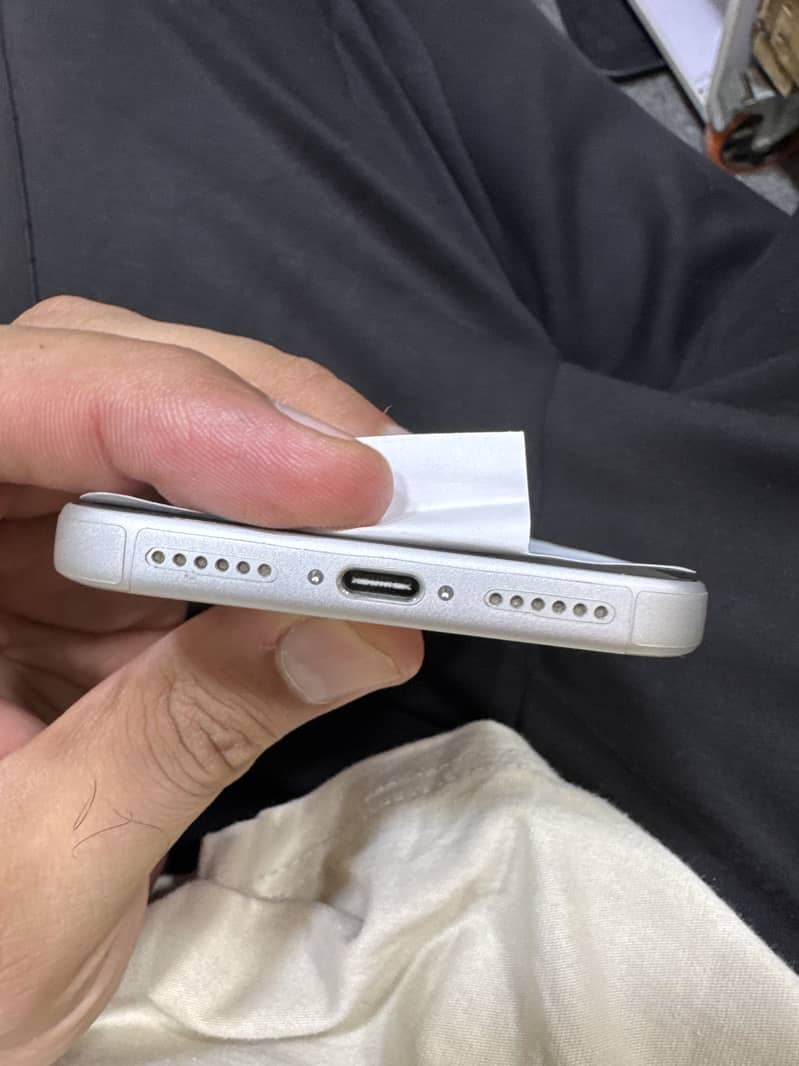 Apple iPhone 17 Pro Max 4