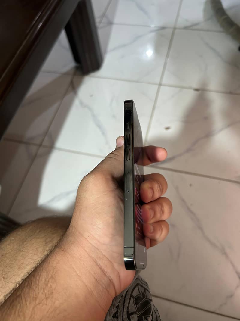 Apple iPhone 13 Pro 2