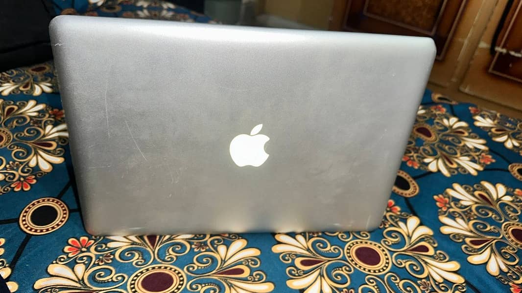 Apple mac book 2