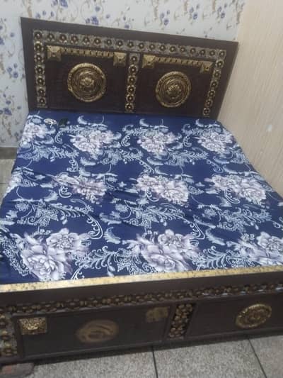 double bed full size + mirror + two chair