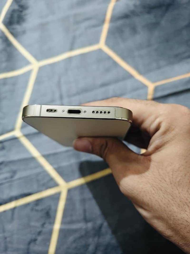 Apple iPhone 14 Pro 1