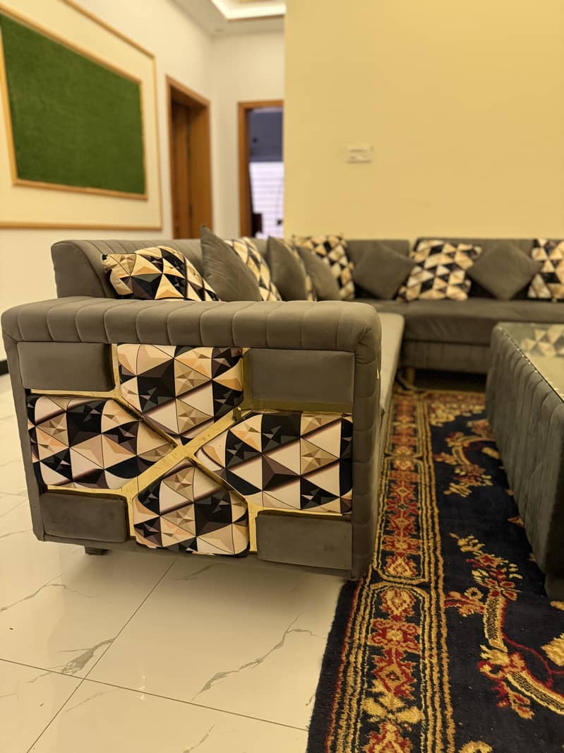 L shape Sofa set with an extra table 6