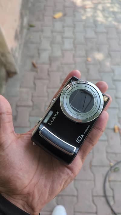 Panasonic Lumix DMC-TZ5 | Leica Lens | 10x optical zoom