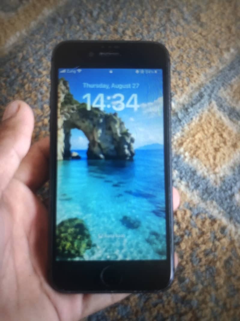 Apple iPhone 8 1