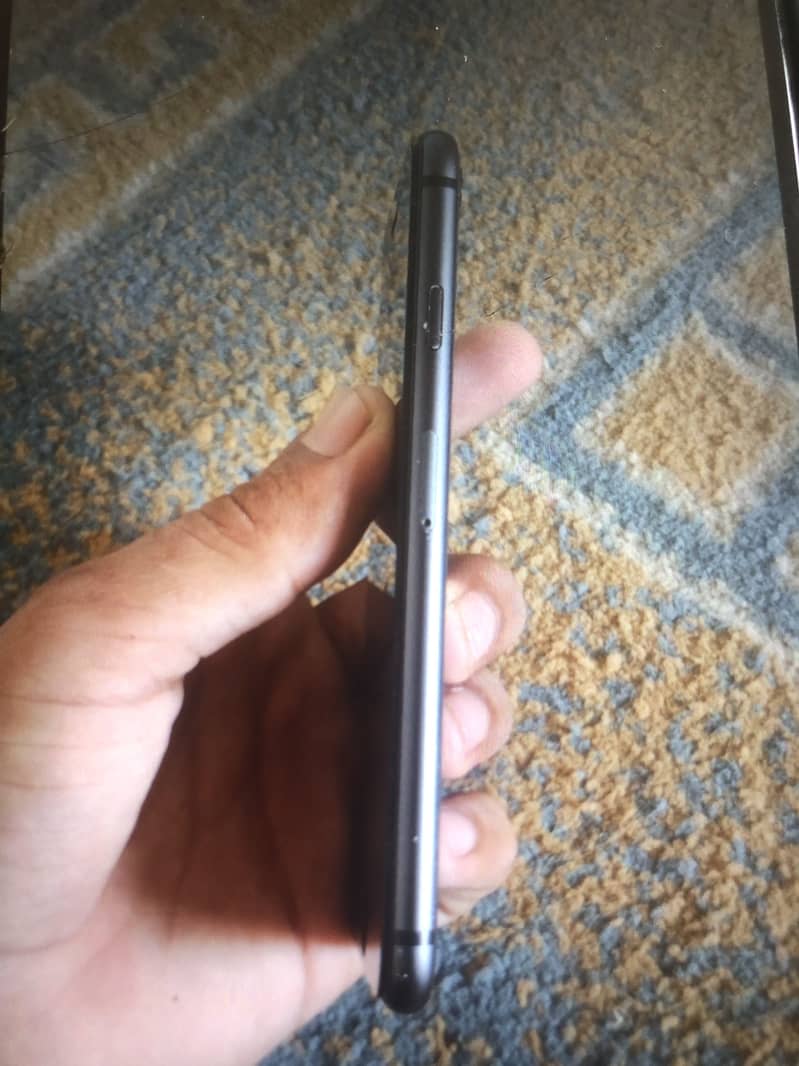 Apple iPhone 8 3