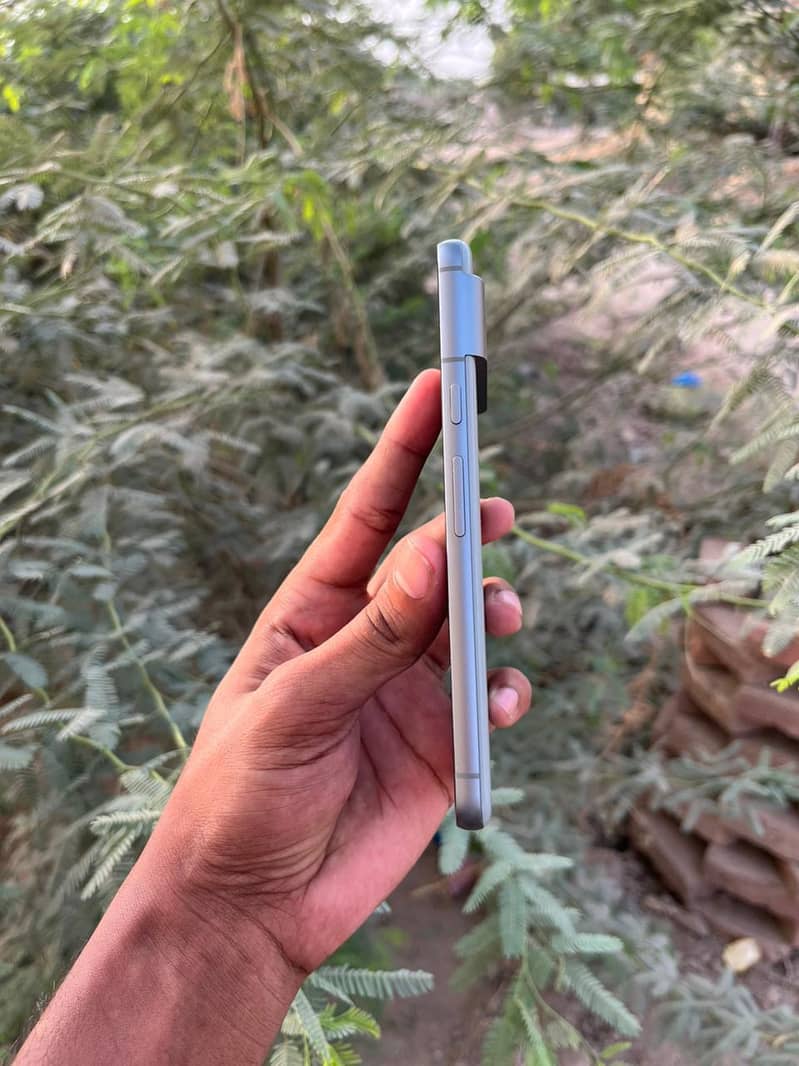 Google Pixel 8 4