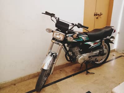 Honda cg 125 black colour only secrous buyer contact