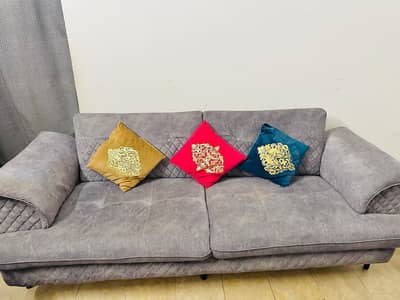 7 seater/ new condition with table all akhrot wood