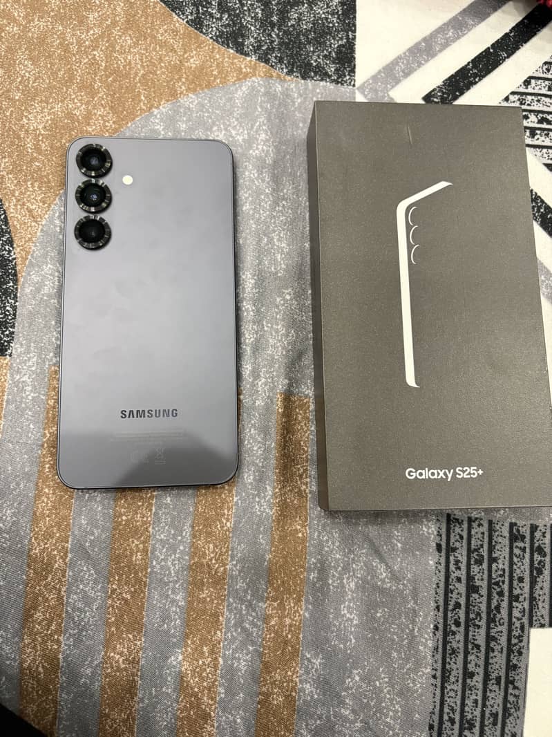 Samsung Mobile S25 Plus 3