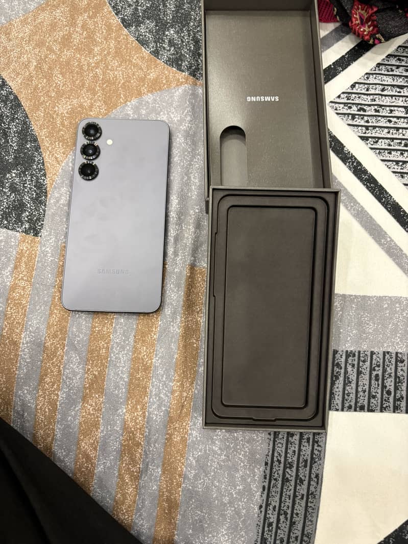 Samsung Mobile S25 Plus 4