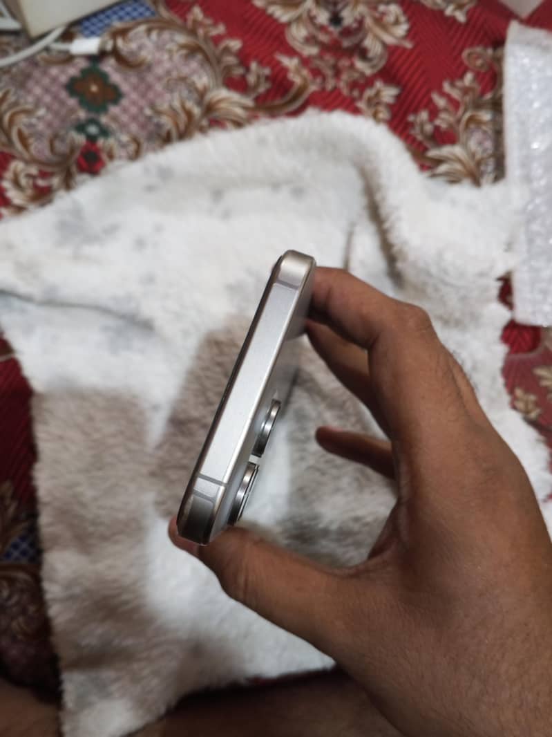 Apple iPhone 15 Pro Max 8