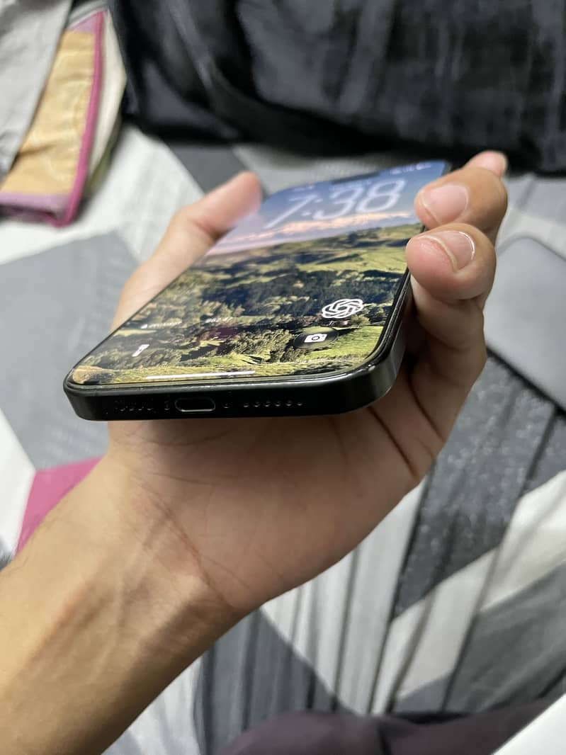 Apple iPhone 15 Pro Max 1