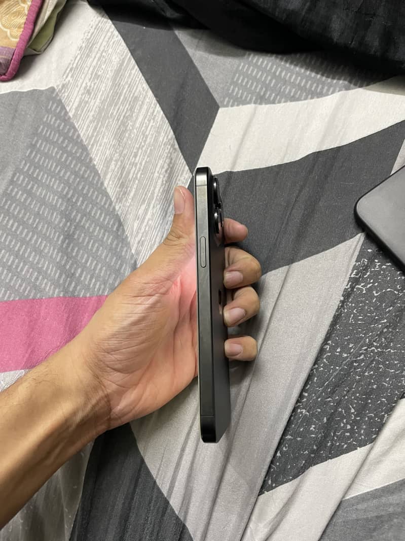 Apple iPhone 15 Pro Max 2