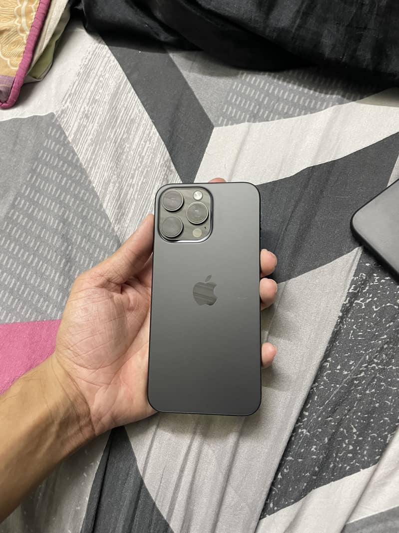 Apple iPhone 15 Pro Max 4