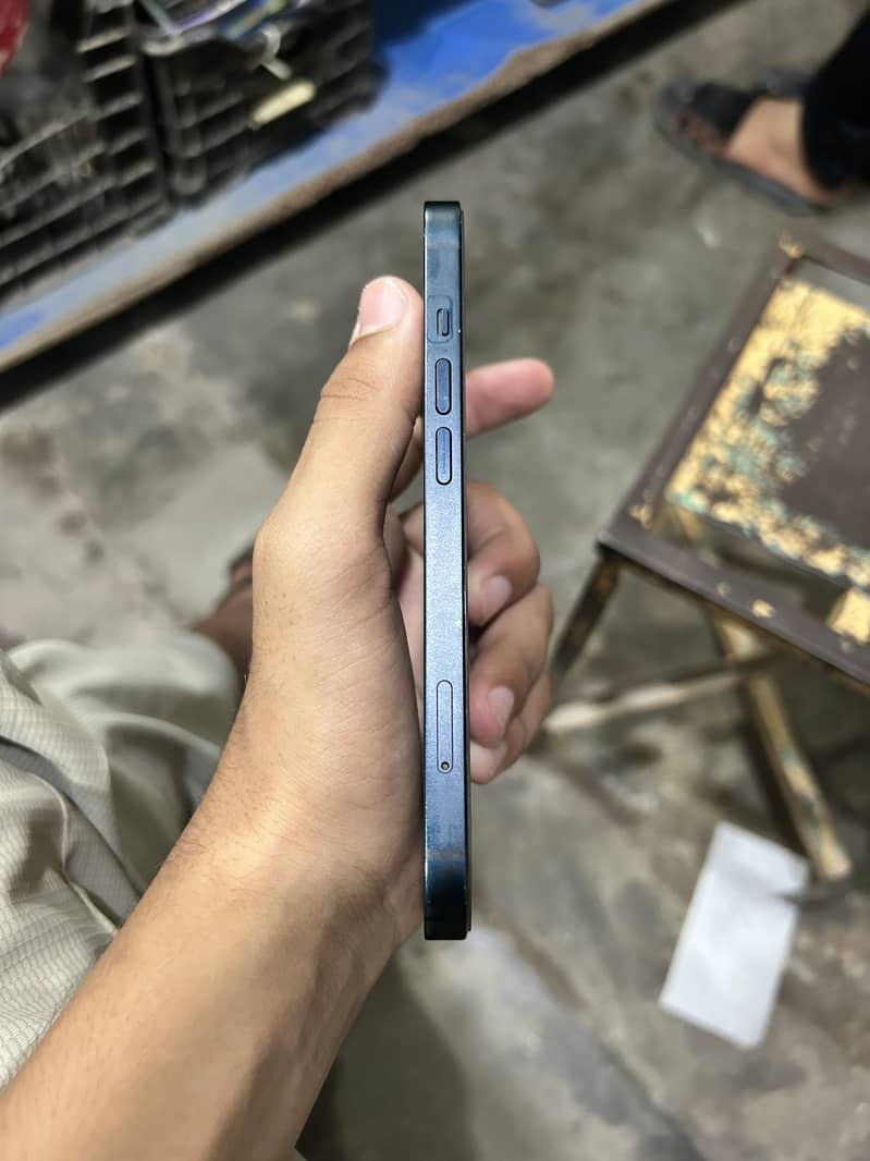Apple iPhone 13 11