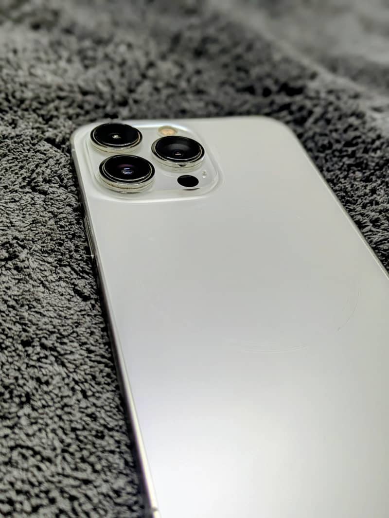 Apple iPhone 13 Pro 1
