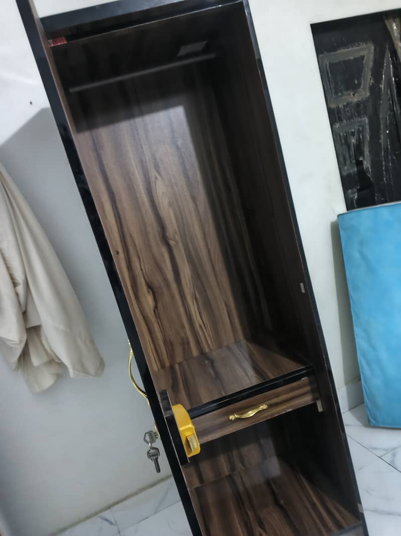 Single door almari 2