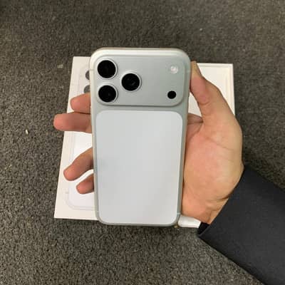 Apple iphone 17 pro max like new condition with box