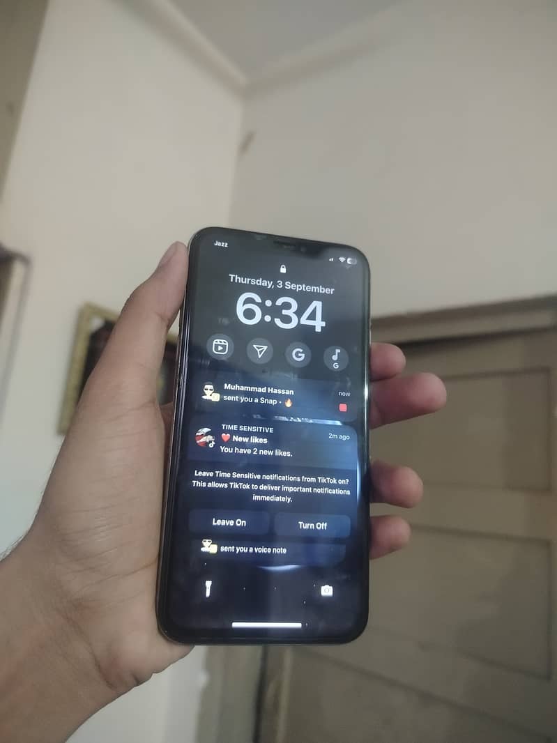 Apple iPhone X 4