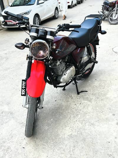 Suzuki 150 neat and clean