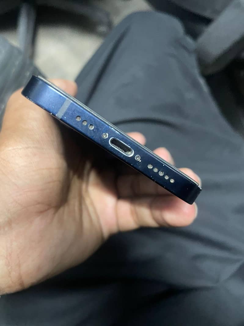 Apple iPhone 12 1