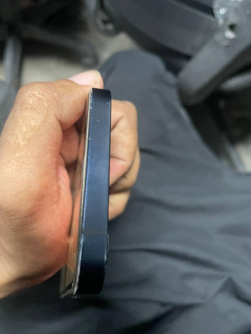 Apple iPhone 12 3