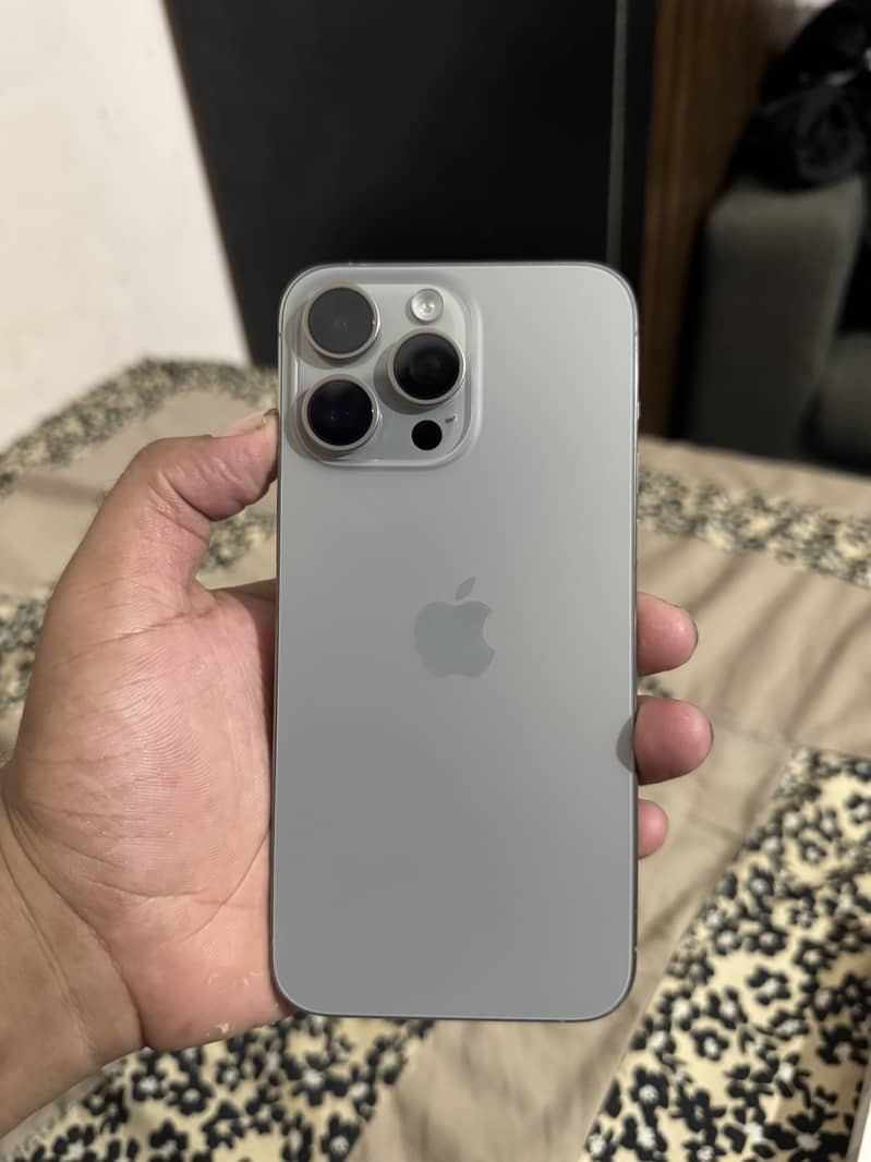 Apple iPhone 15 Pro Max 0