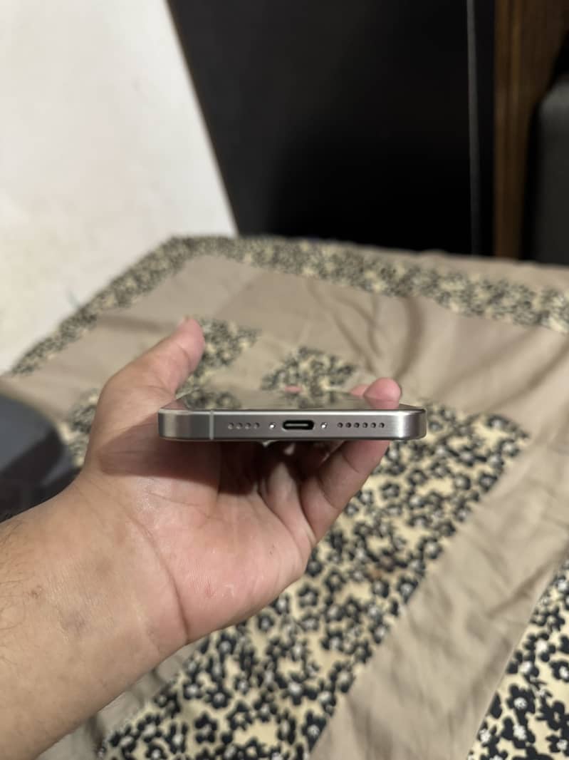 Apple iPhone 15 Pro Max 2